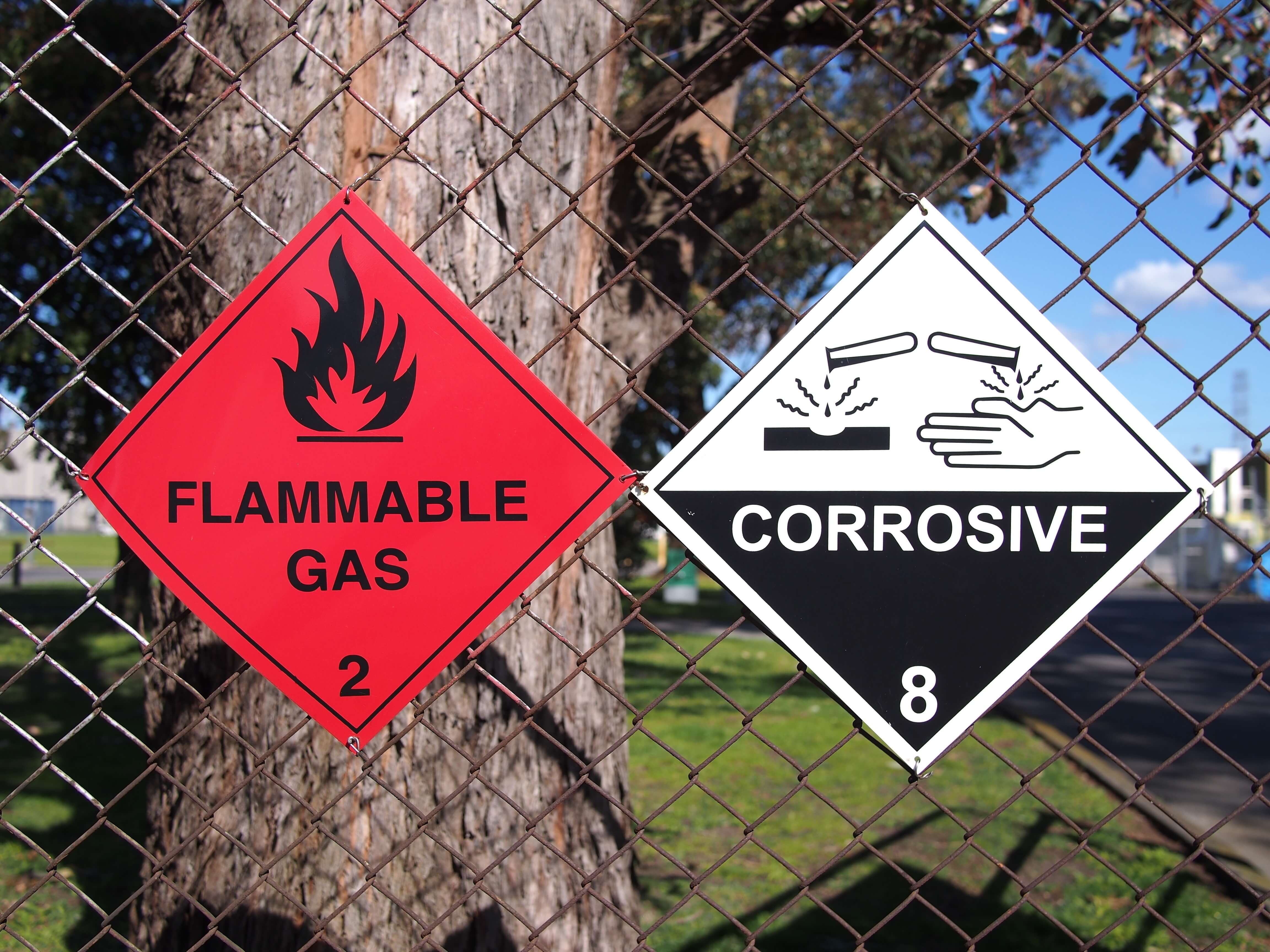 corrosive-materials-b-safety-sign